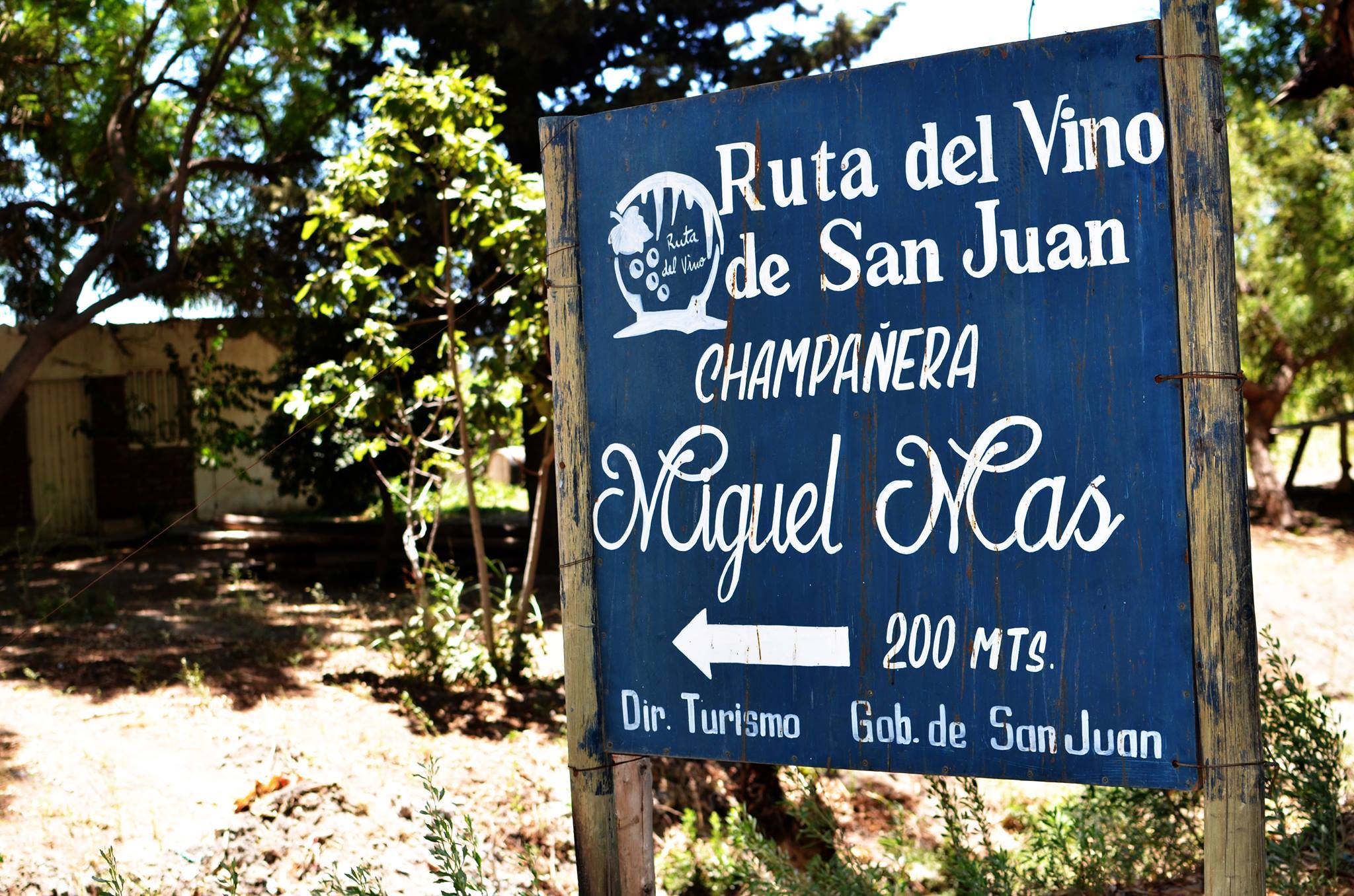 Panneau route des Vin de san Juan Argentine : champagne Miguel Mas